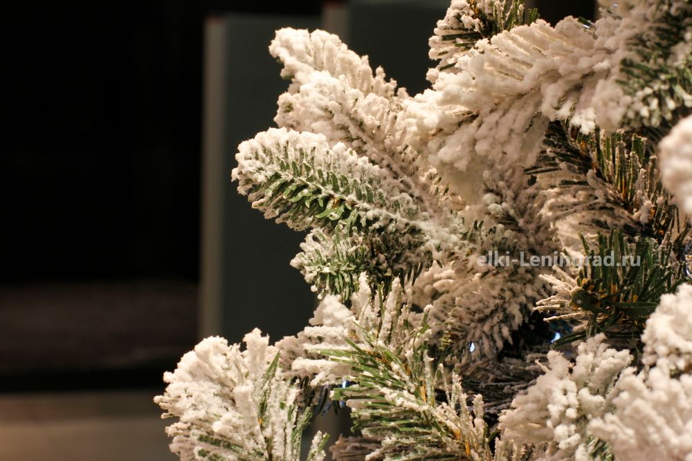 Заснеженная ель с гирляндой «Барокко» холодный свет (Литая+пвх) от 1.2 до 2.4 м