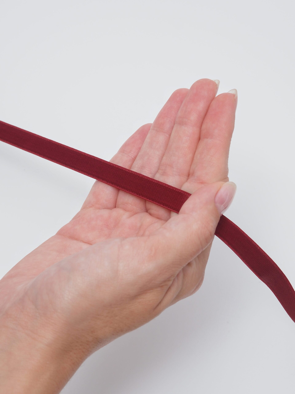 Резинка бретелечная бордовая глянцевая плотная ширина 10 мм