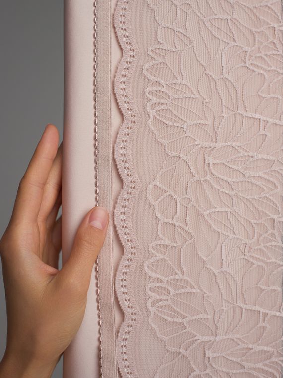 03-295 Кружево эластичное 22 см, серебристый пион 168