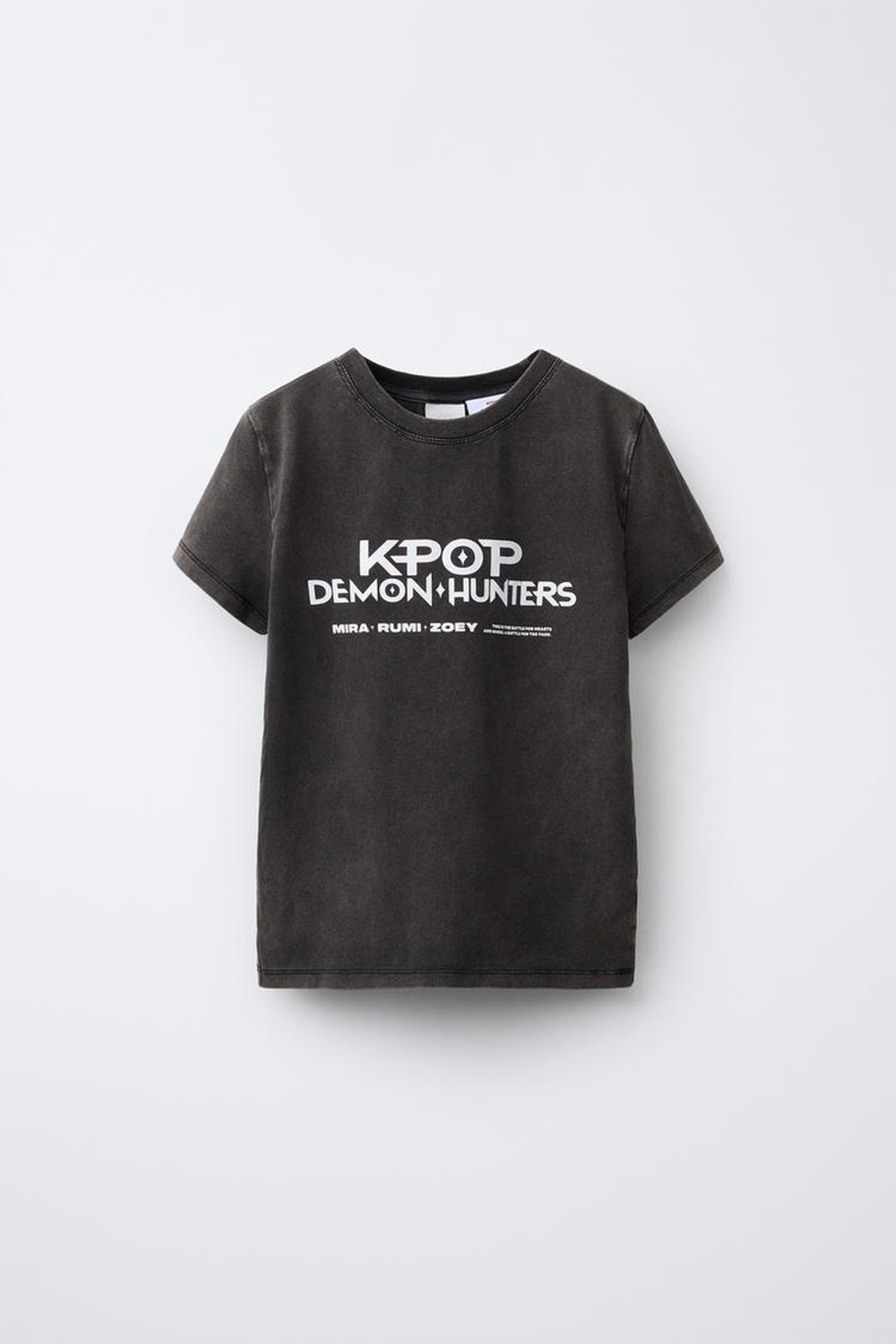 ZARA ФУТБОЛКА С ПРИНТОМ KPOP DEMON HUNTERS™ NETFLIX ©, АНТРАЦИТОВО-СЕРЫЙ