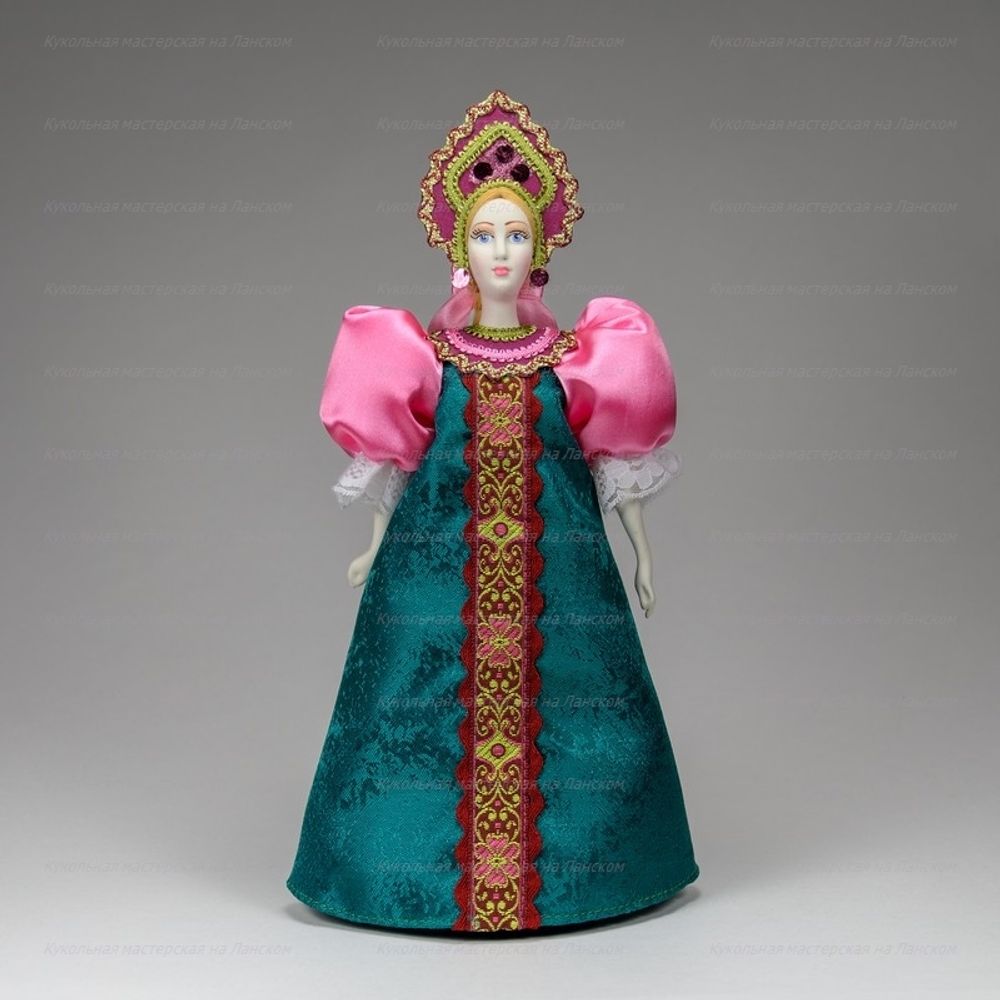 Сувенирная кукла в маленьком кокошнике