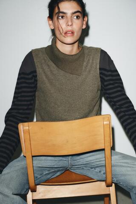 ZARA МЯГКИЙ ТОП С ОТКРЫТЫМ ВЫРЕЗОМ, ЗЕЛЕНЫЙ МЕЛАНЖ