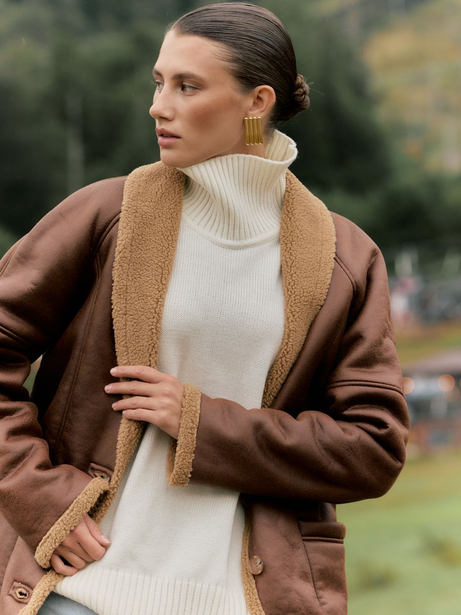 Дубленка из искусственного меха коричневая