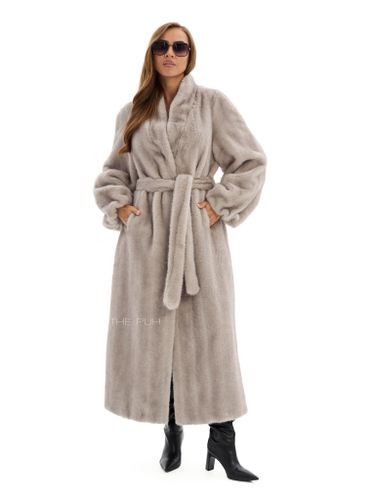 Длинная серая шуба из эко-меха