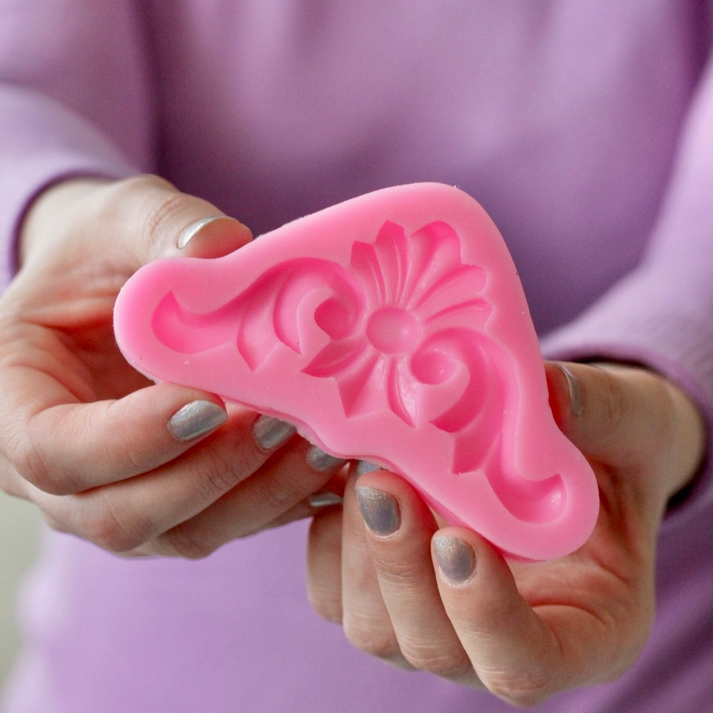 Молд силиконовый "Узор - уголок с вензелем" (Входит в набор "Лепнина 2")