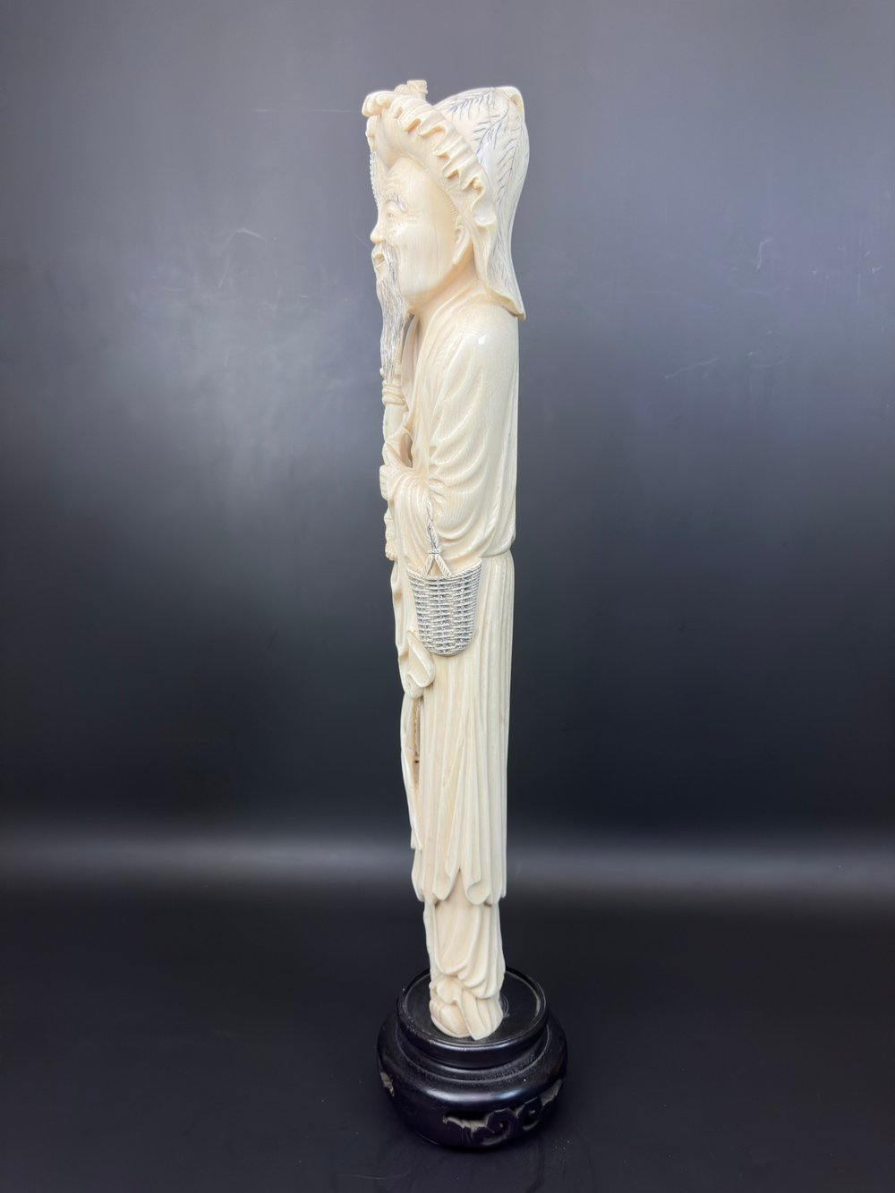 Скульптурная композиция — Рыбак с удочкой