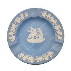 Миниатюрная пепельница. Музы, поливающие Пегаса. Wedgwood . 1956 г. Англия.