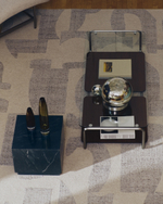 Приставной столик Sorein из черного мрамора 40 x 40 см