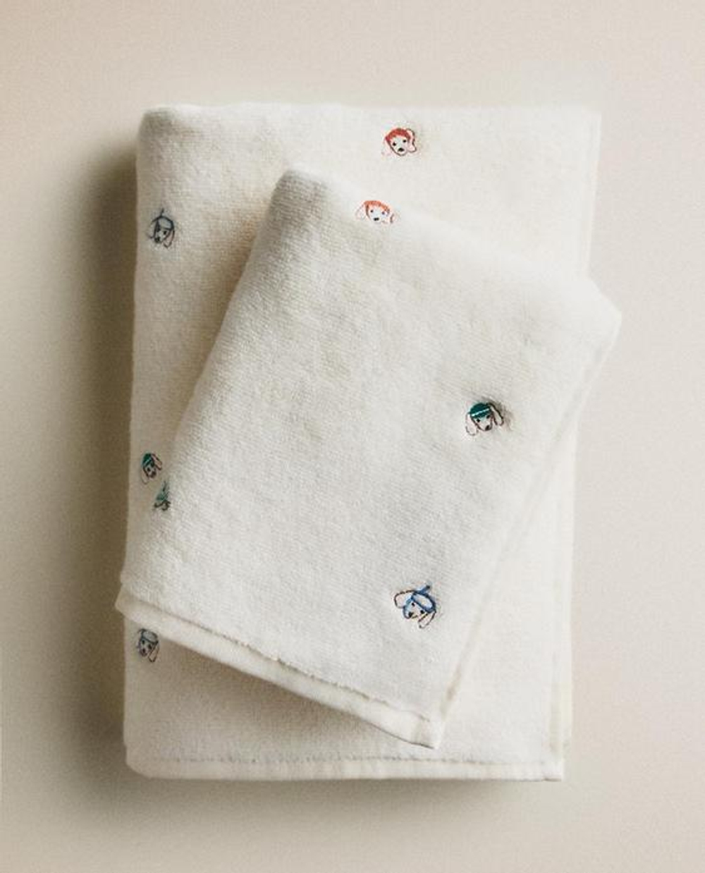 ZARA HOME ДЕТСКОЕ ПОЛОТЕНЦЕ С СОБАЧКАМИ, ЭКРЮ