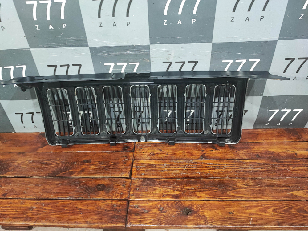 Решетка радиатора Jeep Commander (XK) 05-10 Б/У Оригинал 5JR62TRMAD