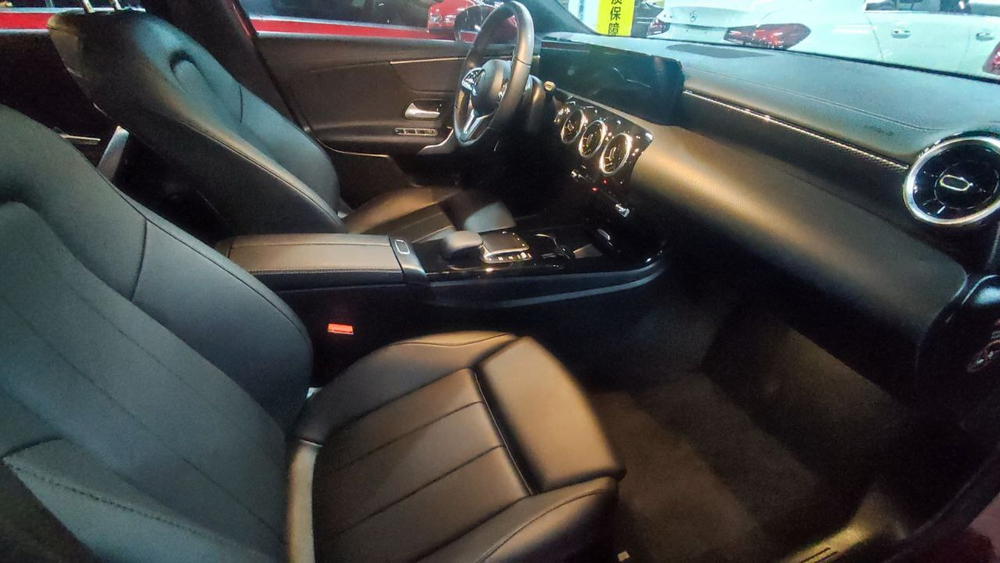 Mercedes-Benz A 200 L Sports Sedan Dynamic