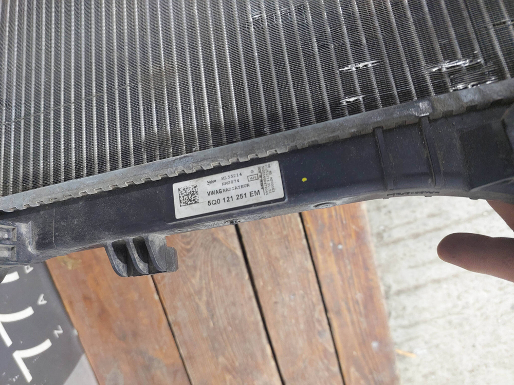 Радиатор двигателя Skoda Karoq 17-нв Б/У Оригинал 5Q0121251EM