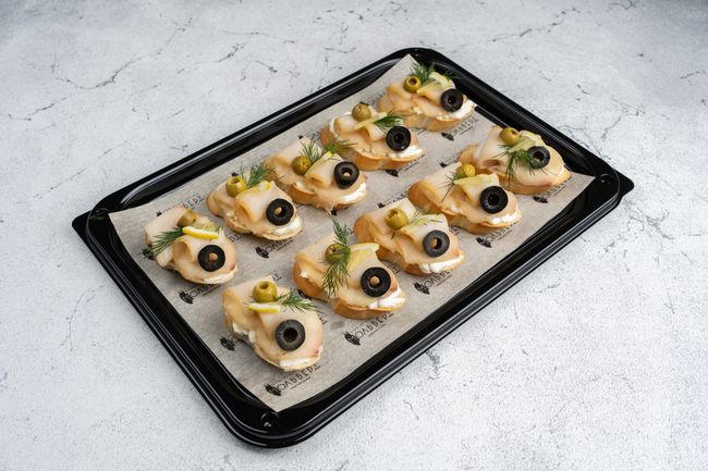 Брускетта с масляной рыбой, 10 шт.