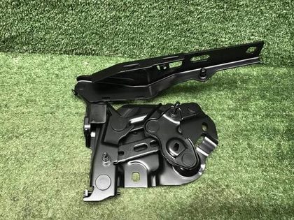 Петля капота левая Porsche Panamera 2 971 (16-24)