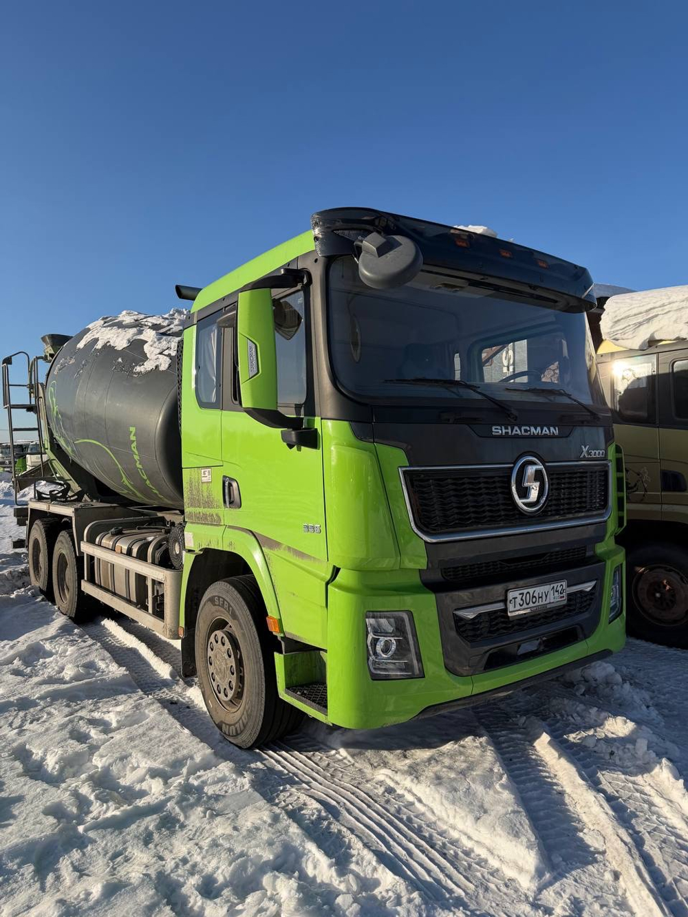 Shacman (Shaanxi) SX* 6x4 Автобетоносмеситель SX5258GJB6R384 (Дизельный, 9,7 л, 329 л.с., МТ)