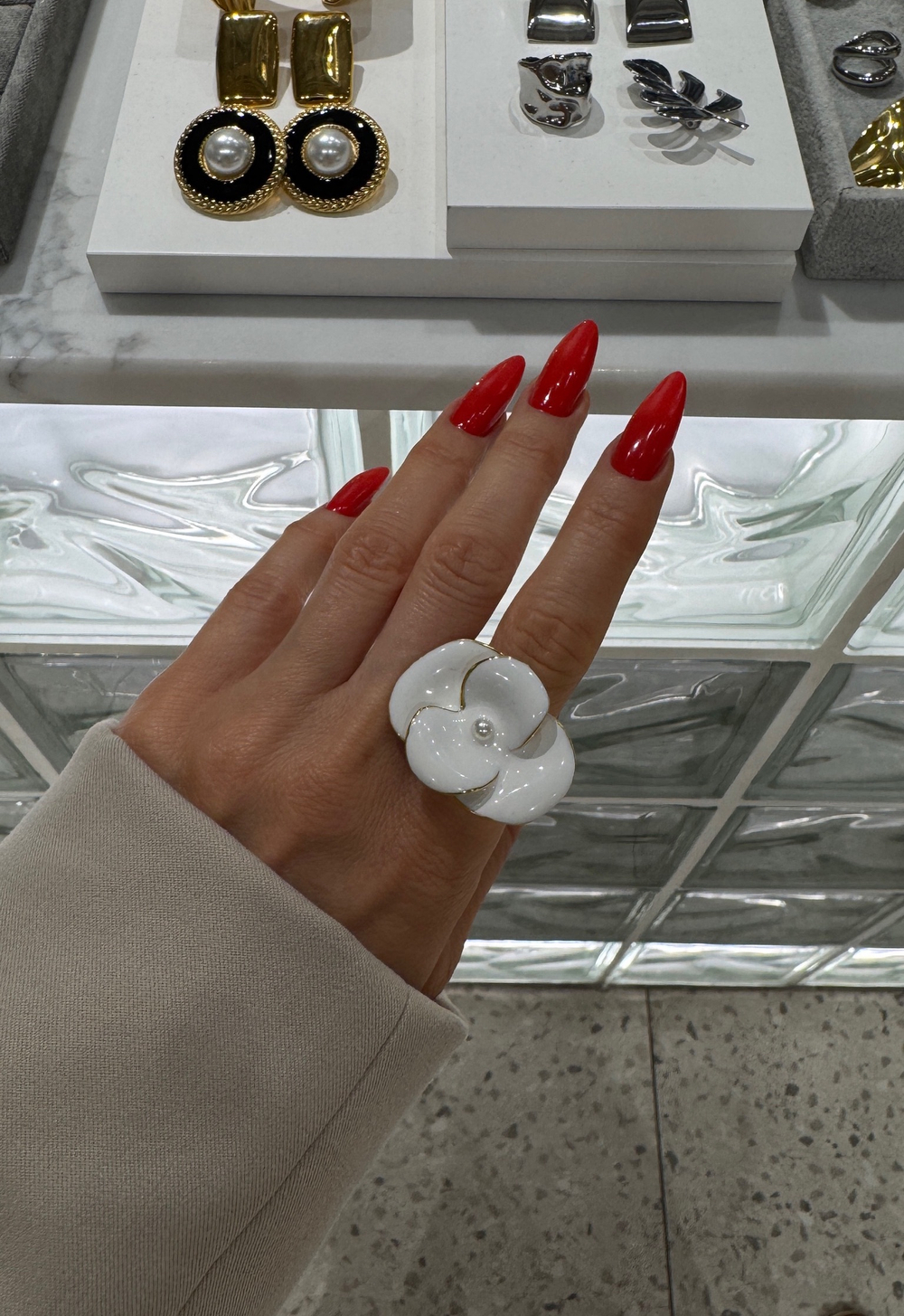 Кольцо Flower white