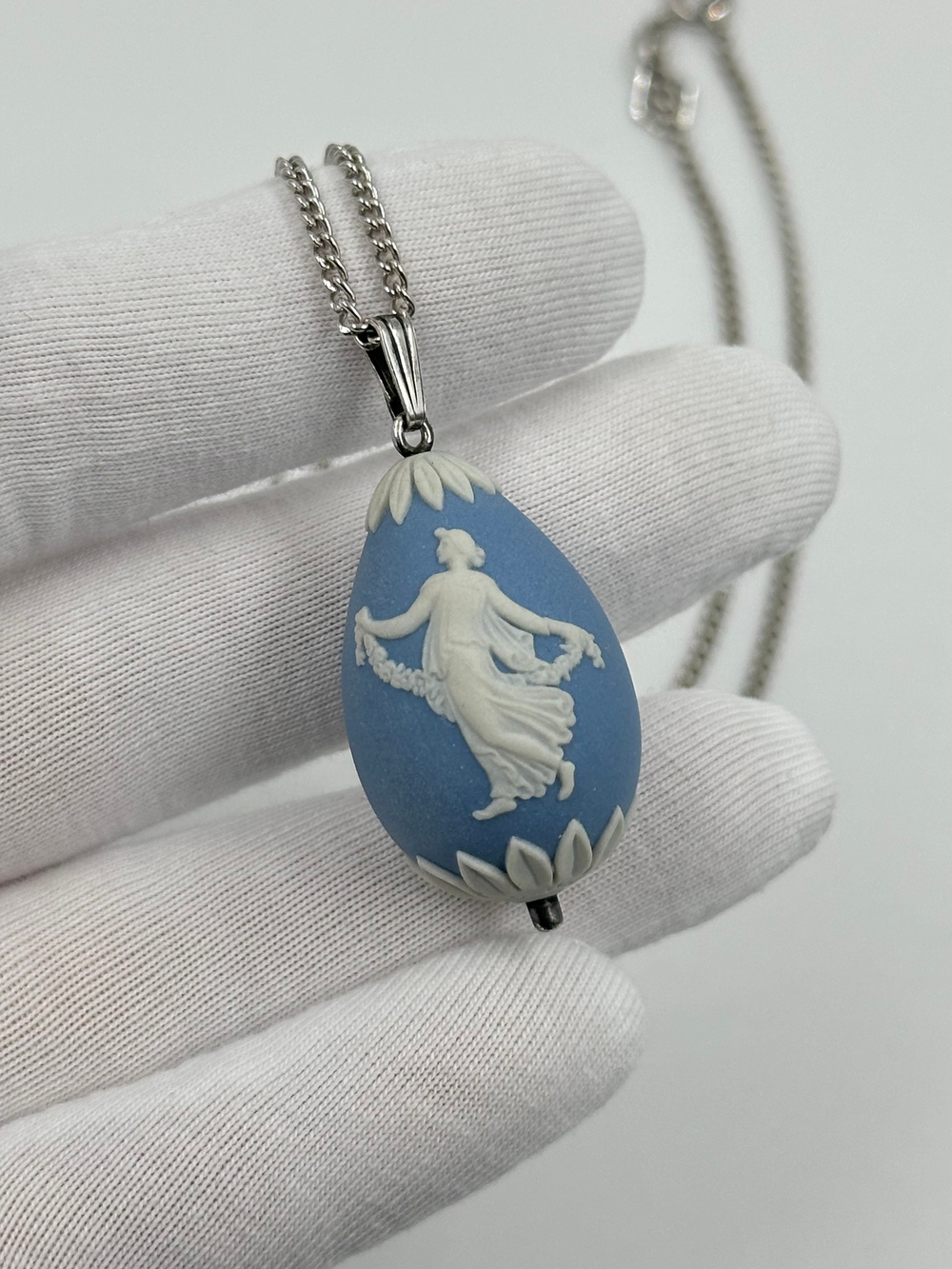 Кулон Wedgwood в виде яйца