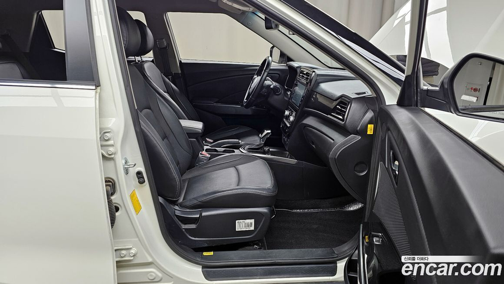 KG Mobility (Ssangyong) Very New Tivoli Бензин 1.5 2WD (11.2021)