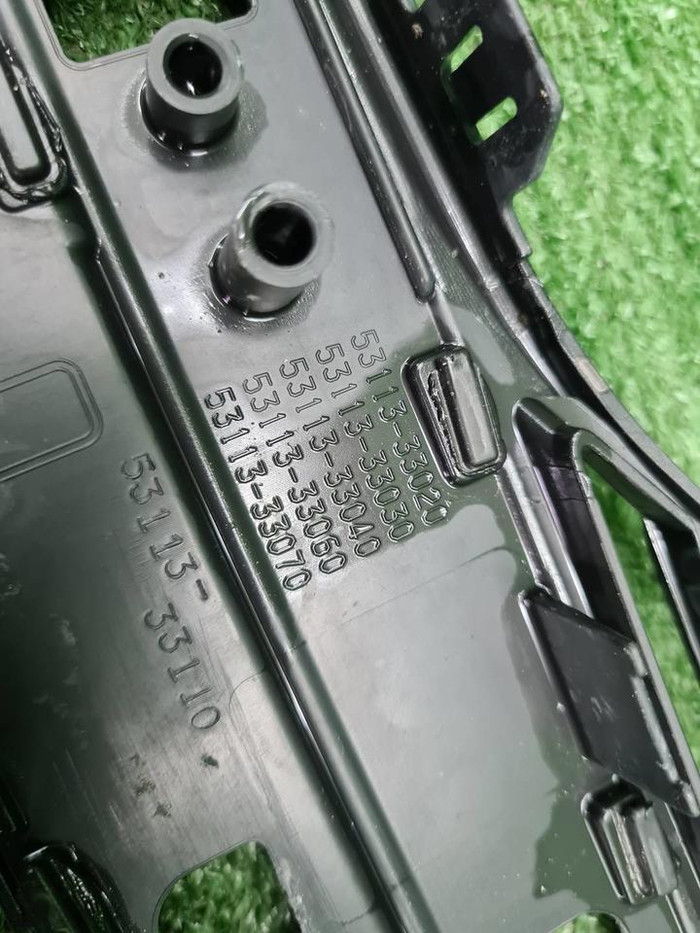 Решетка переднего бампера Toyota Camry xv70 17-21