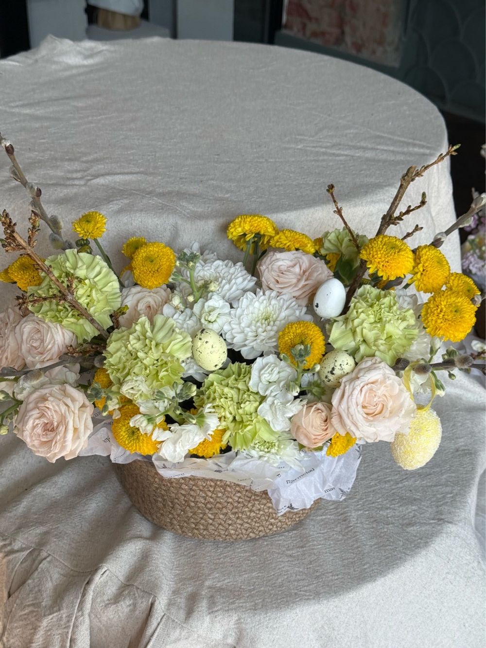 Композиция в плетеной корзине-размер L