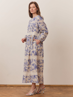 Платье с кружевными вставками