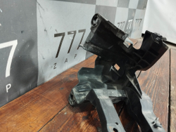 Кронштейн фары правый Honda CR-V 4 (RE, RM) 12-15 Б/У Оригинал 71140T0AA00