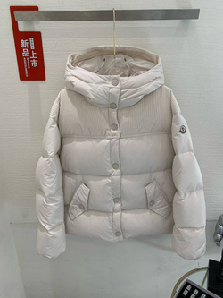 Пуховик Moncler