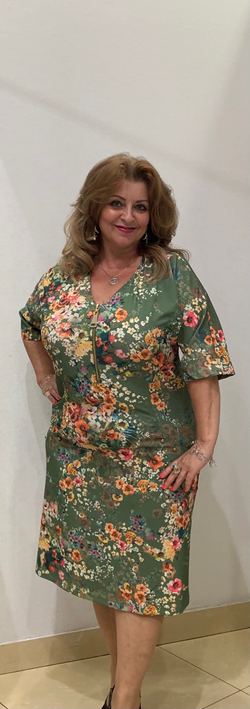 Нарядное летнее трикотажное платье с цветами