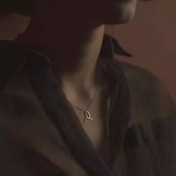 колье «а» из желтого золота