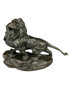 Скульптура "Рычащий лев"