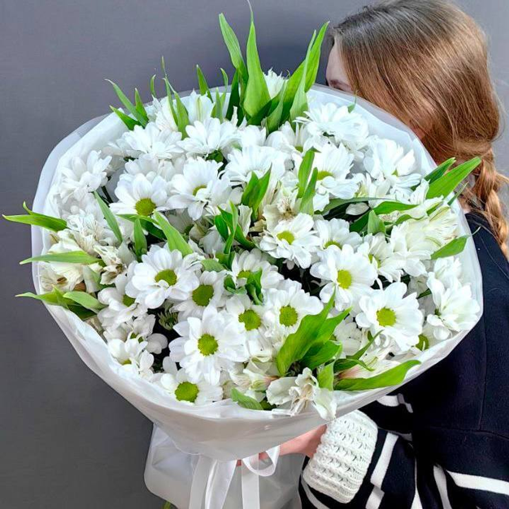 Букет из хризантем и альстромерий