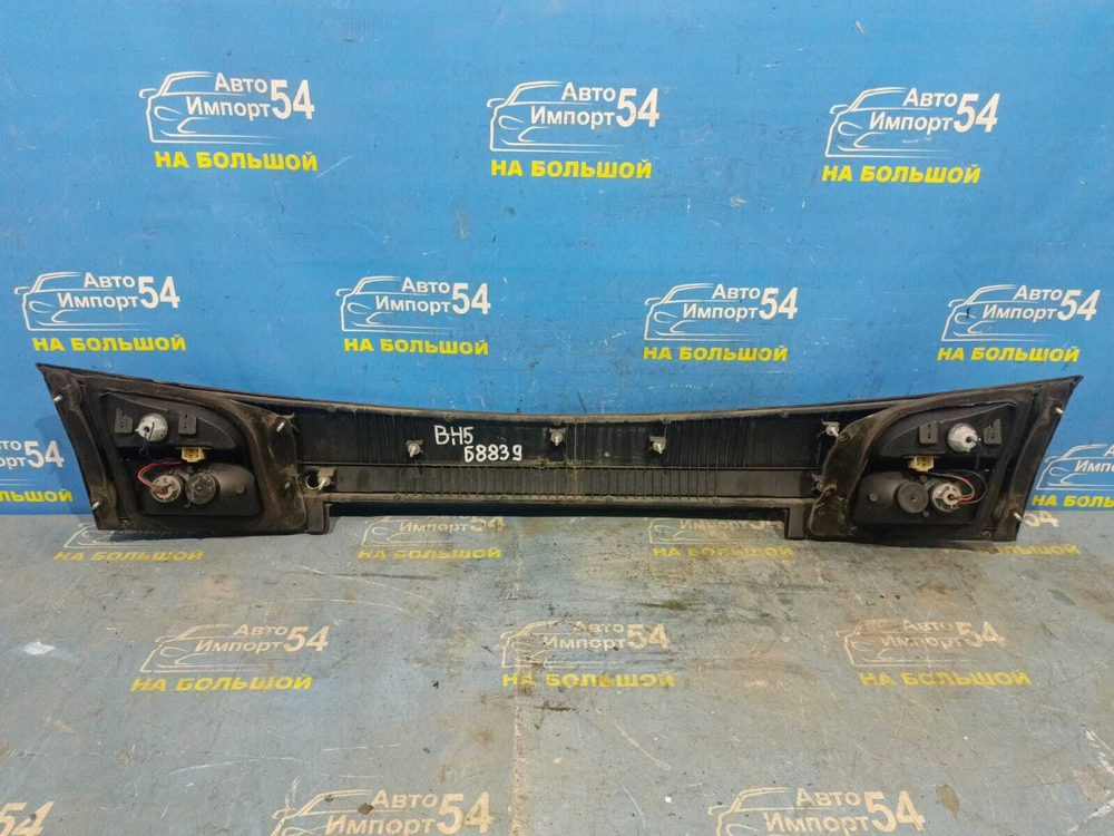 Вставка в багажник центральная SUBARU LEGACY LANCASTER 1998-2003