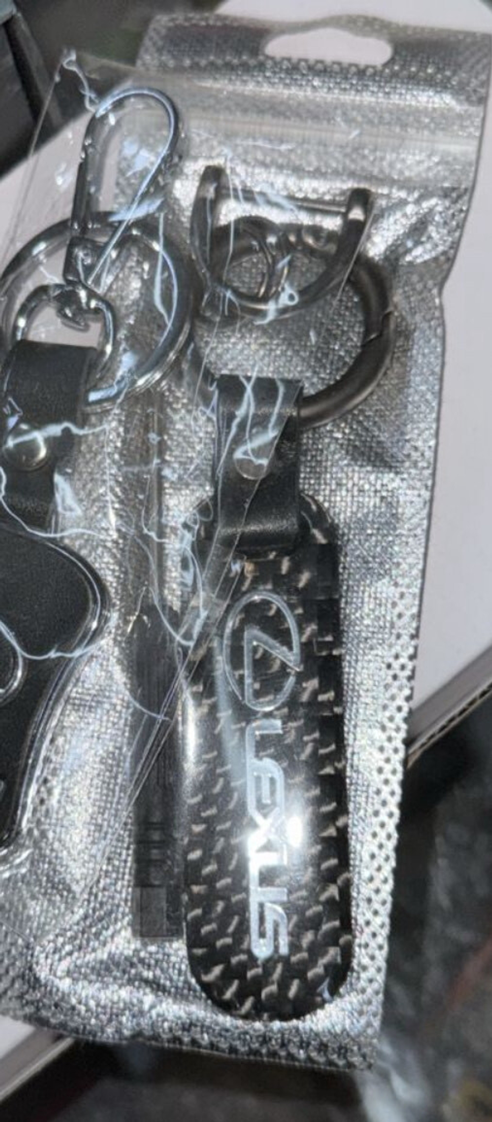 Брелок "Lexus" карбон (1 шт.)