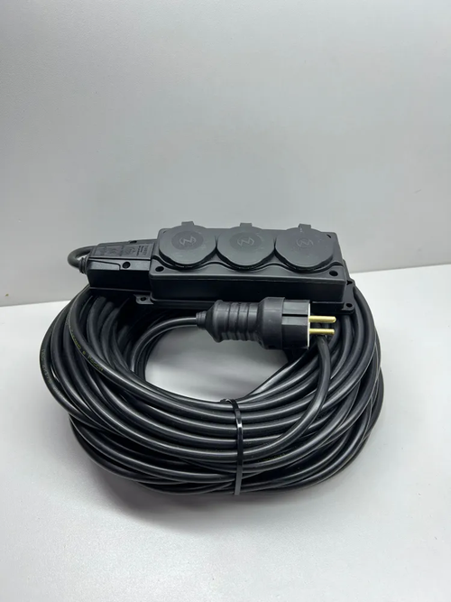 Удлинитель уличный силовой 20 метров ПВС 2*1,5 мм для газонокосилки и триммера. Строительный ударопрочный удлинитель ПВС 20 м. Кабель бытовой 20 метров 3-ня колодка черный каучук.