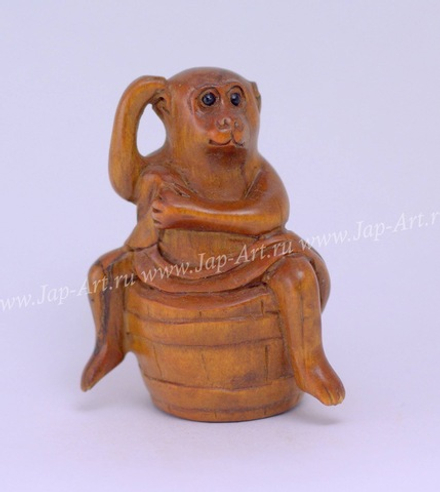 Нэцкэ Обезьяна на бочке