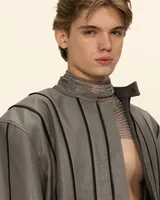 Серая куртка 