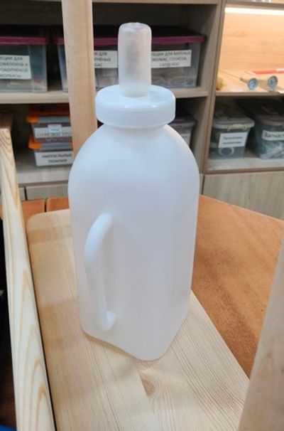 Бутылка с соской для выпойки телят, 2 л