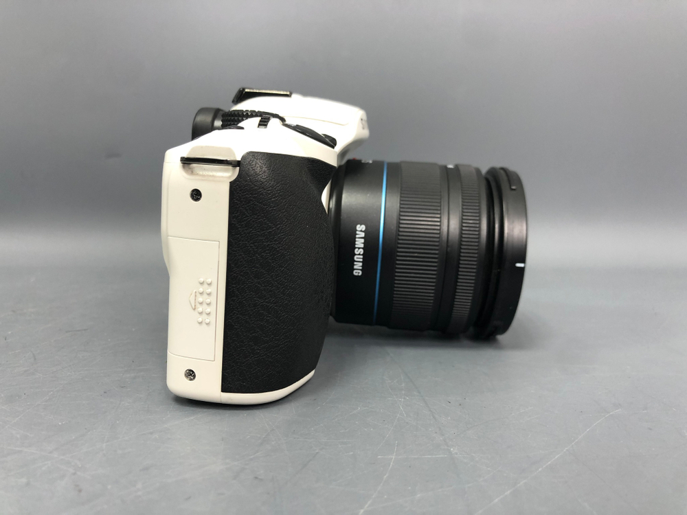 Samsung NX11 Kit 18-55mm 3.5-5.6 i-Function