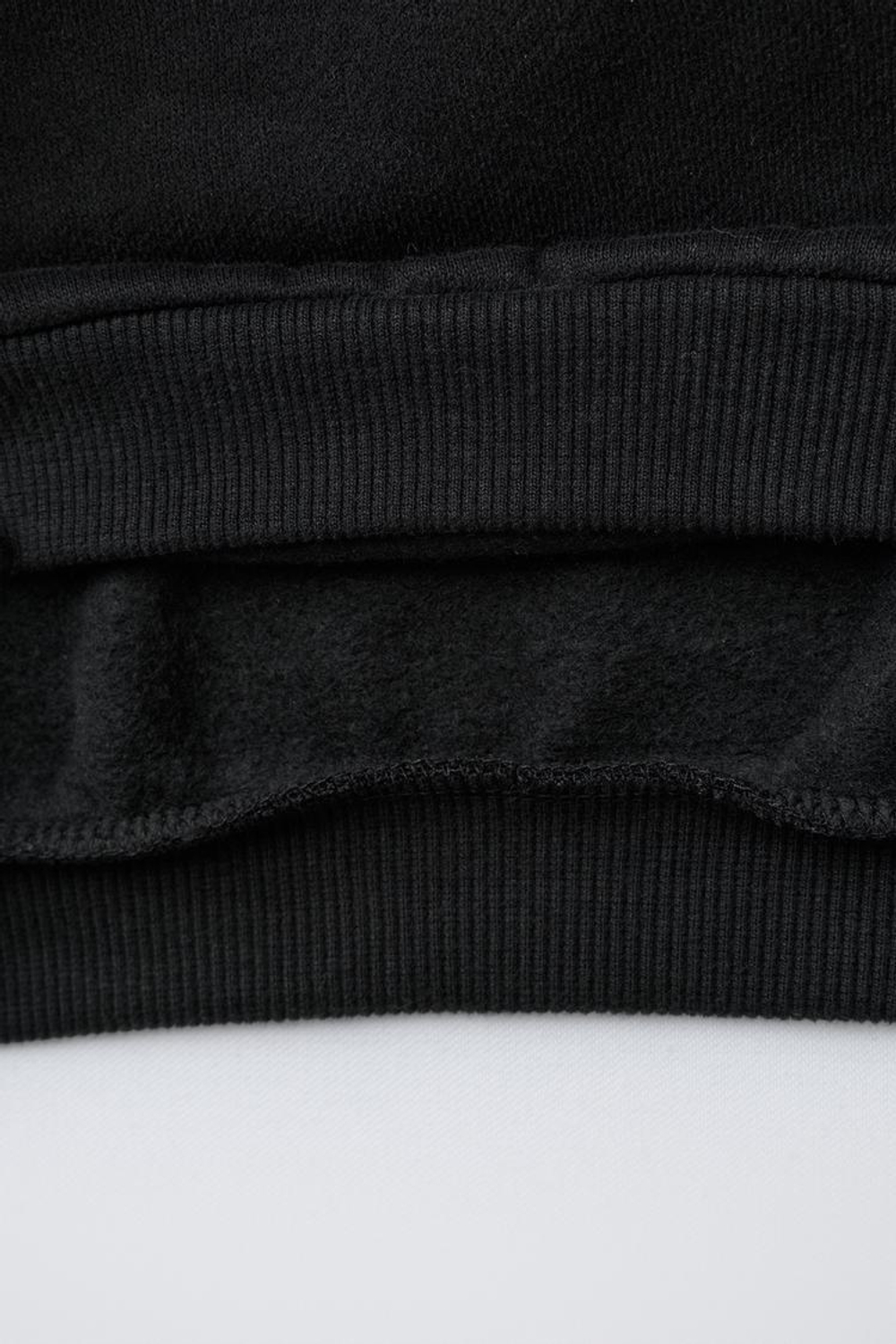 ZARA ПОЛО С ПРИНТОМ И НАШИВКОЙ КАПИБАРА CAPYFUN ©, ЧЕРНЫЙ