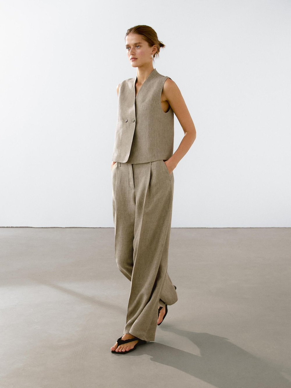 Massimo Dutti Брюки из смесового льна с защипами, бежевый