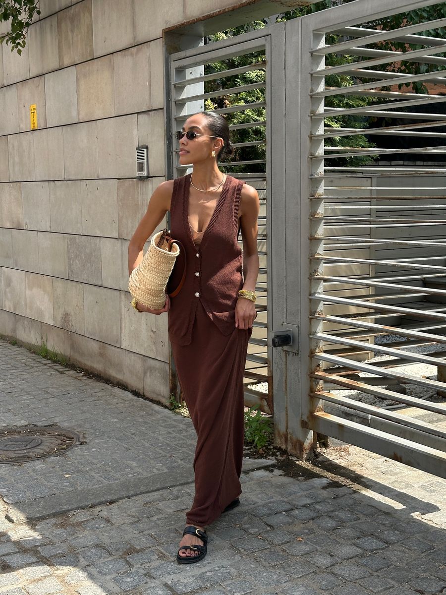 Костюм жилетка и юбка шоколадный