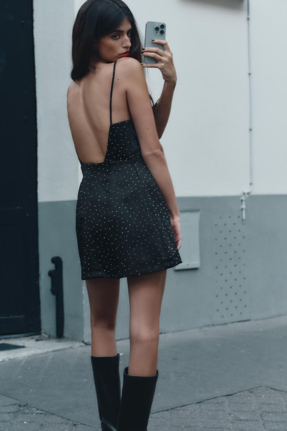 ZARA КОРОТКОЕ АТЛАСНОЕ ПЛАТЬЕ СО СТРАЗАМИ, ЧЕРНЫЙ