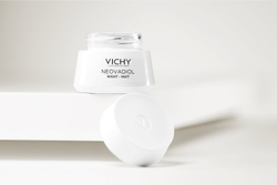 Beauty Beauty Box Notino no. 10 - Age Rewind - удобная упаковка (лимитированный выпуск) для женщин /       / GTIN 2800018911682