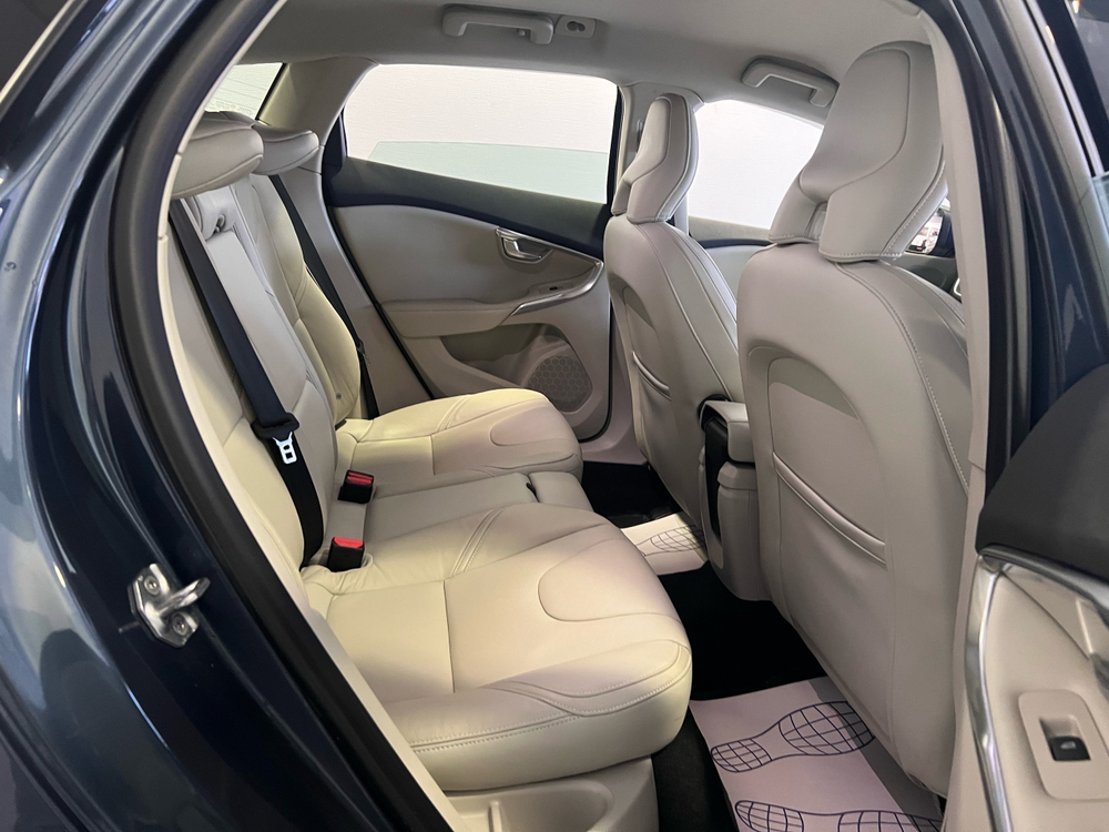 Volvo V40, 2017 год