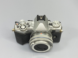 Olympus OM-D E-M5 Mark II kit 14-42mm 21700 кадров