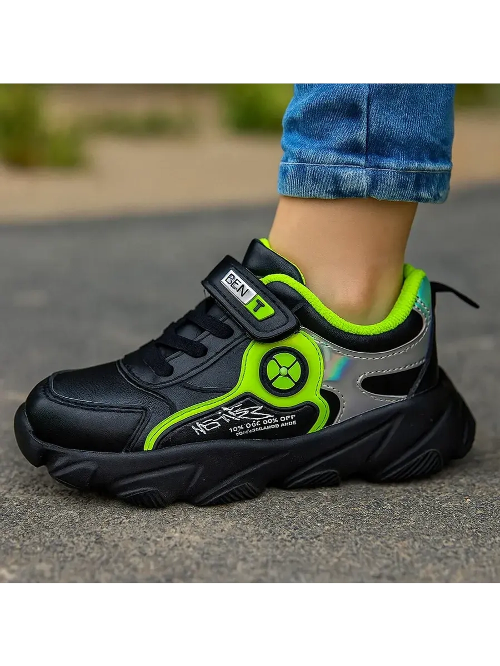 Кроссовки универсальные.