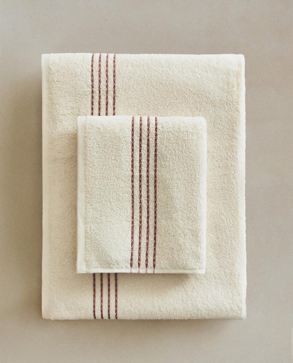 ZARA HOME ПОЛОТЕНЦЕ ДЛЯ ВАННОЙ С КОНТРАСТНОЙ ОКАНТОВКОЙ, РОЗОВЫЙ