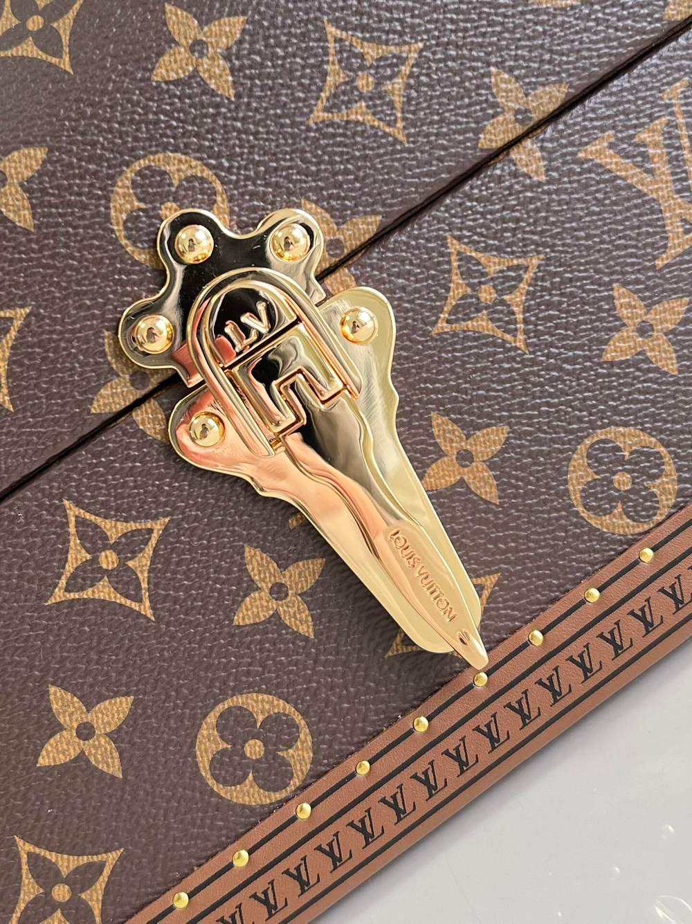 Louis Vuitton Cotteville 28 cm