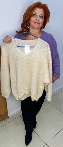 Мохеровый джемпер с V-образным вырезом