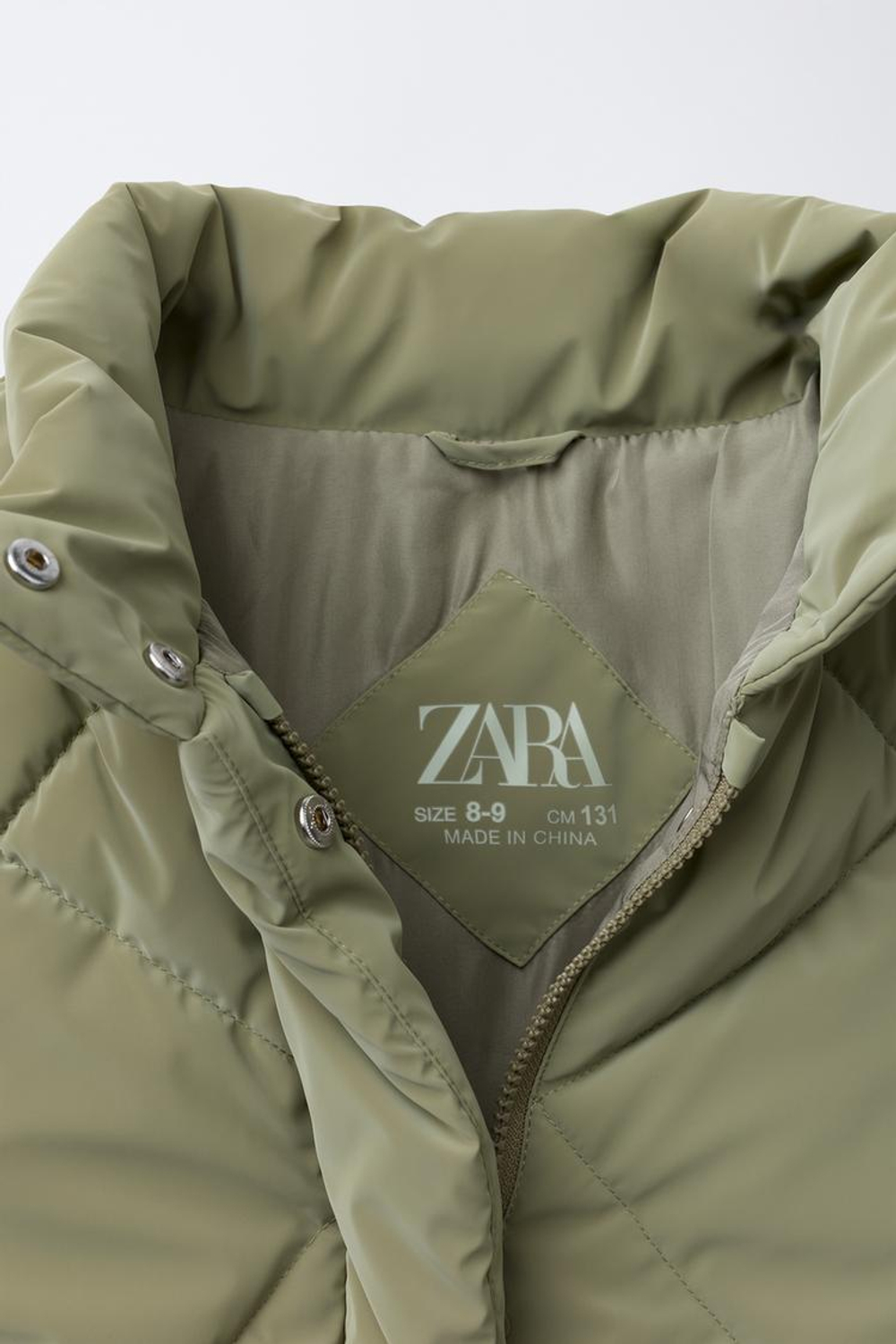 ZARA СТЕГАНАЯ КУРТКА ИЗ ПРОРЕЗИНЕННОЙ ТКАНИ, ХАКИ